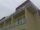 Stavba zábradlí v bytových domech ve Slaném [neues Fenster]